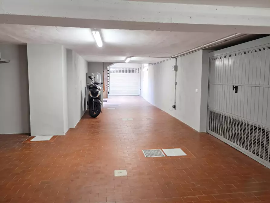 Immagine 7 di Garage in vendita  in via Paglia Corta a Bologna