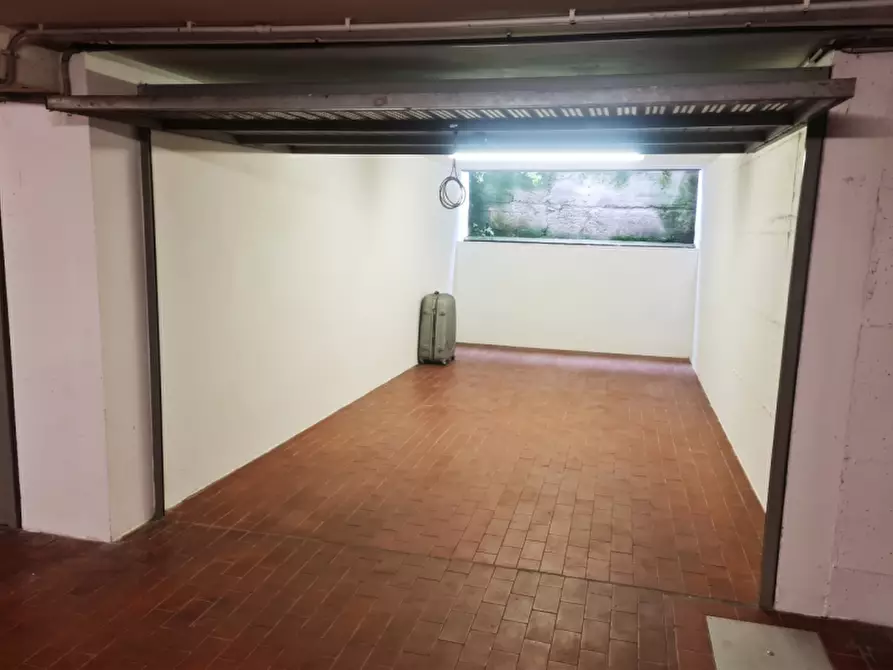 Immagine 8 di Garage in vendita  in via Paglia Corta a Bologna