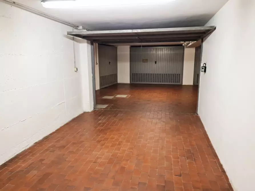 Immagine 9 di Garage in vendita  in via Paglia Corta a Bologna