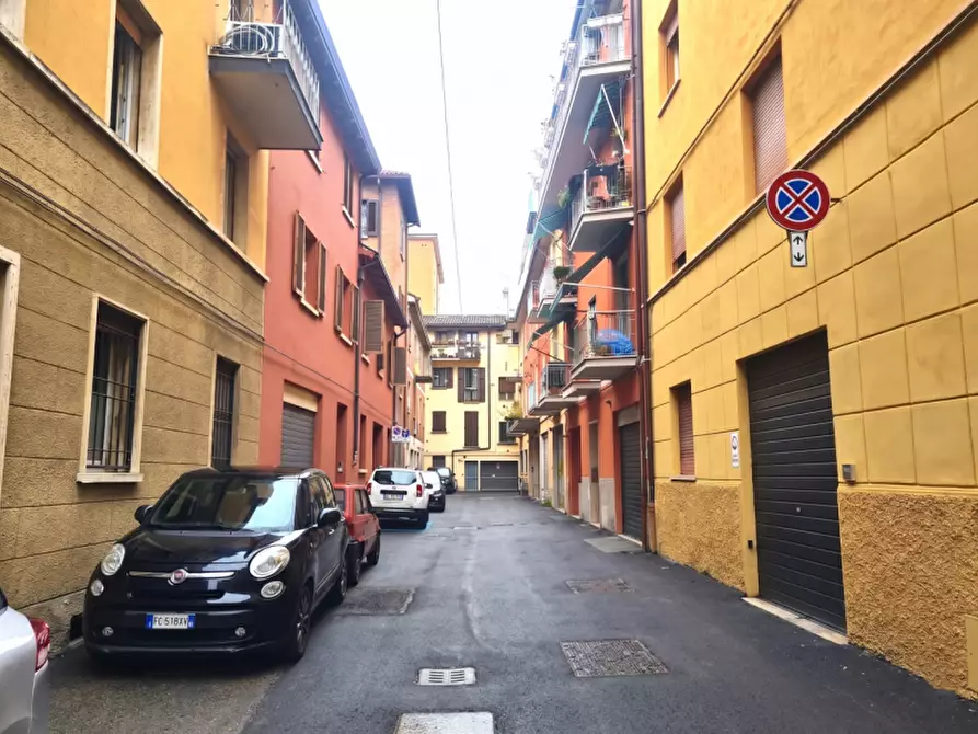 Immagine 10 di Garage in vendita  in via Paglia Corta a Bologna