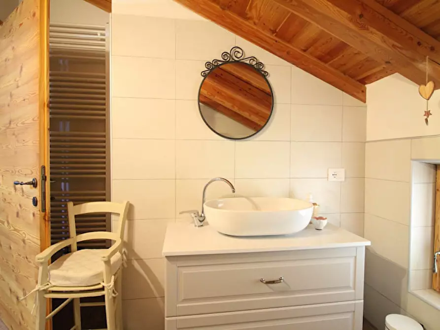 Immagine 16 di Rustico / casale in vendita  in Roncone a Sella Giudicarie