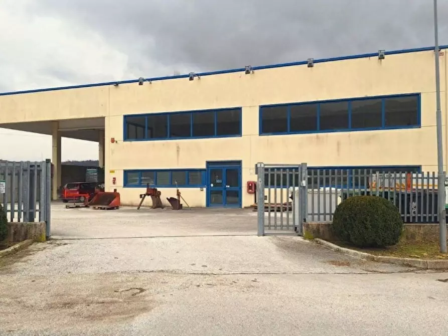 Immagine 1 di Capannone industriale in vendita  in Via Madonna del Gamberi, 06023 Gualdo Tadino PG, Italia a Gualdo Tadino