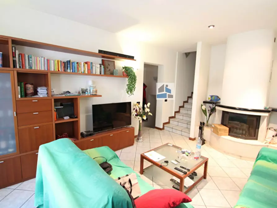 Immagine 1 di Appartamento in vendita  in via camillo benso di cavour a Santa Maria Di Sala