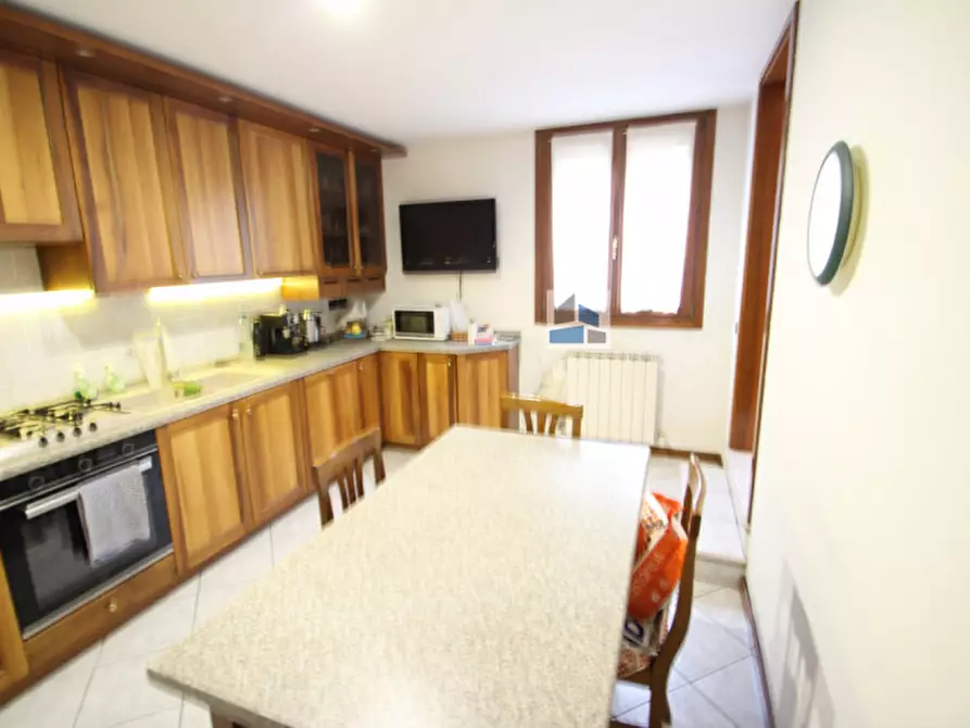 Immagine 4 di Appartamento in vendita  in via camillo benso di cavour a Santa Maria Di Sala
