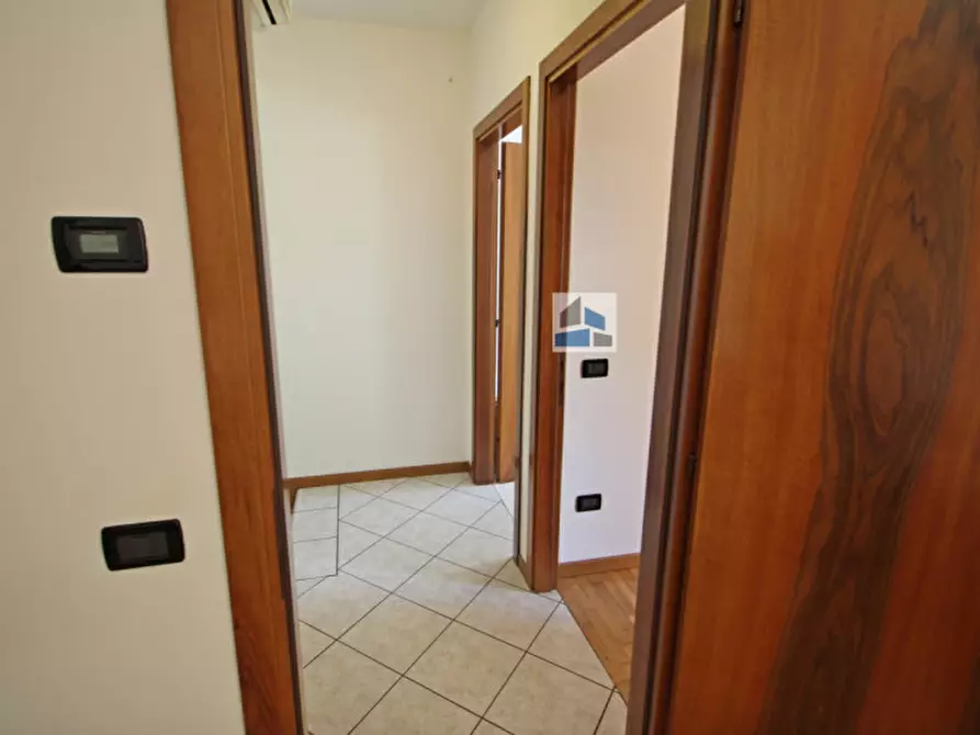 Immagine 6 di Appartamento in vendita  in via camillo benso di cavour a Santa Maria Di Sala