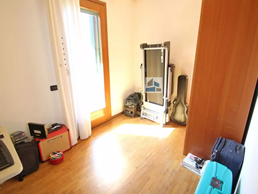 Immagine 11 di Appartamento in vendita  in via camillo benso di cavour a Santa Maria Di Sala