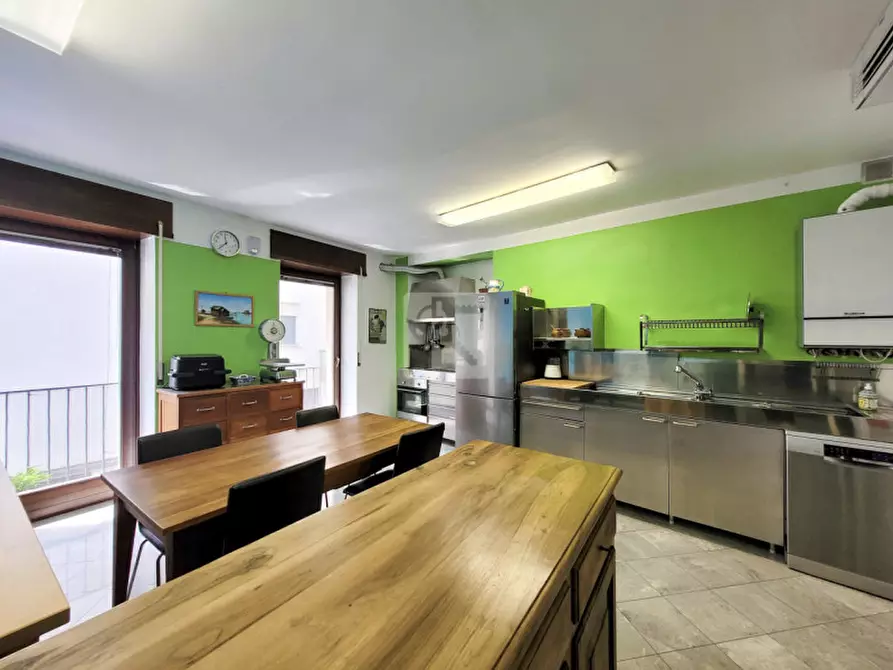 Immagine 8 di Appartamento in vendita  in Via Roma a Riva Del Garda