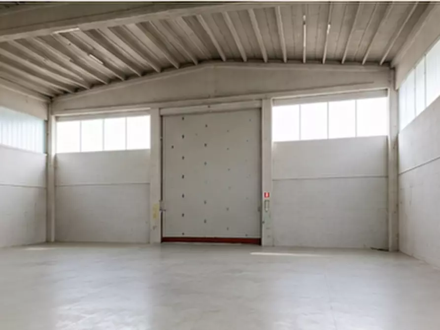 Immagine 5 di Capannone industriale in vendita  in Via Fontanelle a Castelnuovo Del Garda