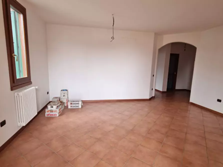 Immagine 3 di Appartamento in vendita  in via Roma a Rolo