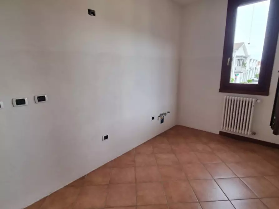 Immagine 4 di Appartamento in vendita  in via Roma a Rolo