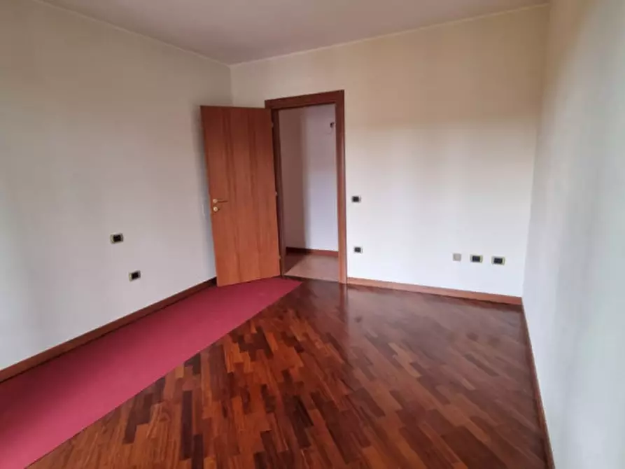 Immagine 9 di Appartamento in vendita  in via Roma a Rolo