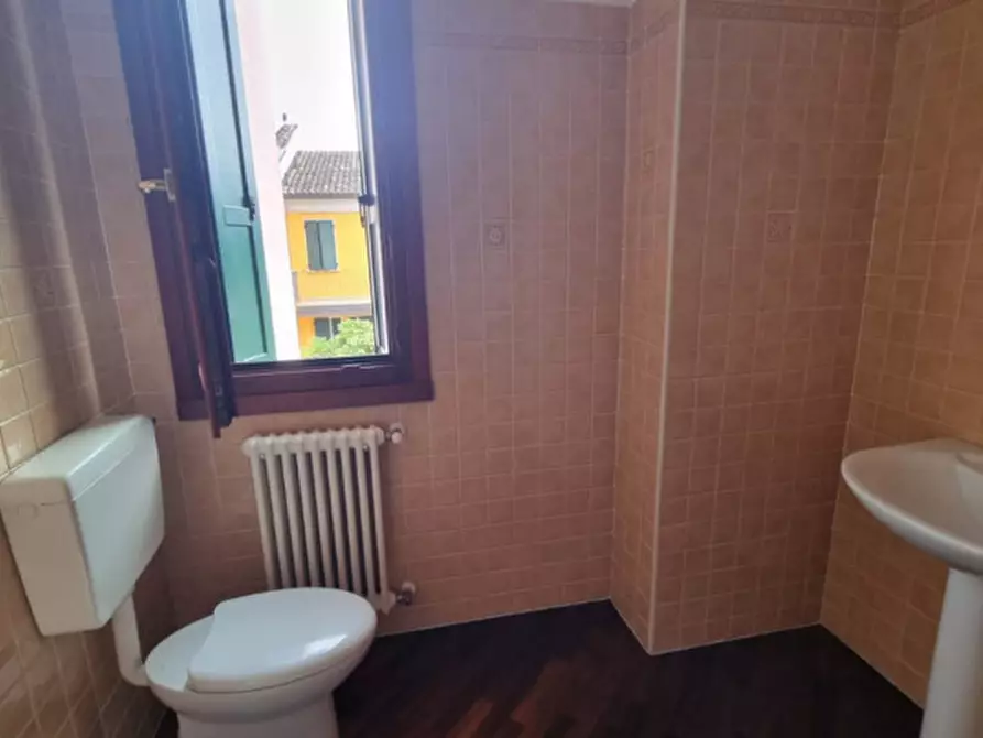 Immagine 13 di Appartamento in vendita  in via Roma a Rolo