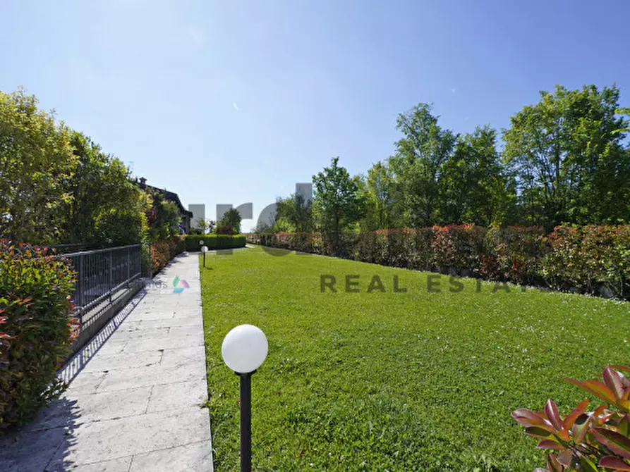 Immagine 35 di Appartamento in vendita  in Via Papa Paolo VI a Desenzano Del Garda