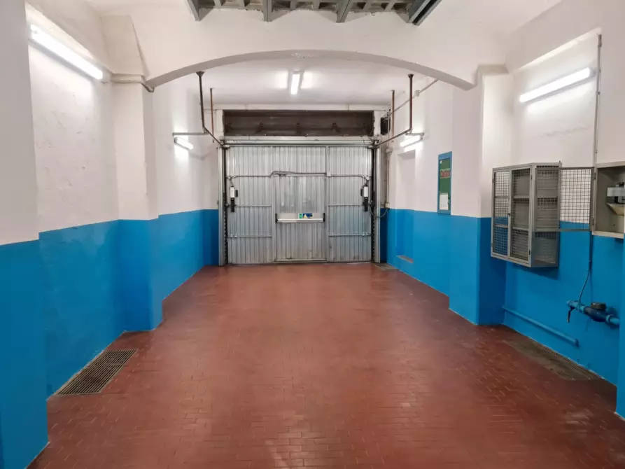 Immagine 3 di Garage in vendita  in Via del Borgo di San Pietro a Bologna