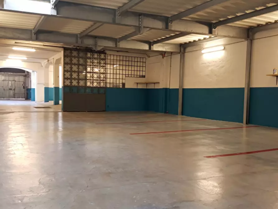 Immagine 5 di Garage in vendita  in Via del Borgo di San Pietro a Bologna