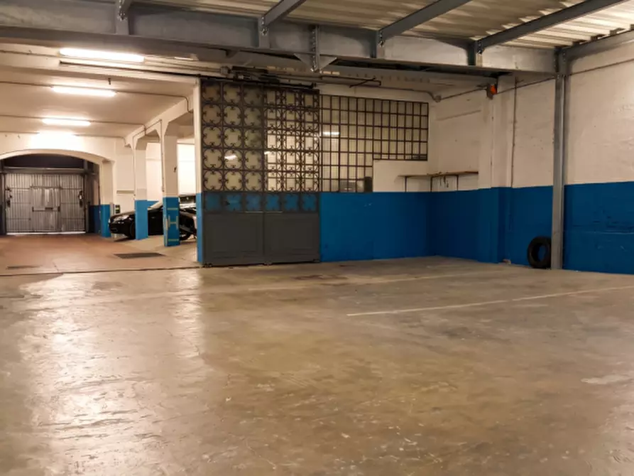 Immagine 7 di Garage in vendita  in Via del Borgo di San Pietro a Bologna