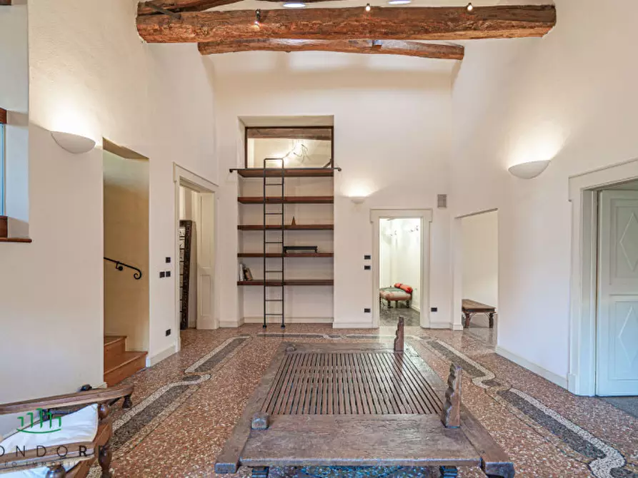 Immagine 2 di Appartamento in vendita  in Via Castiglione a Bologna