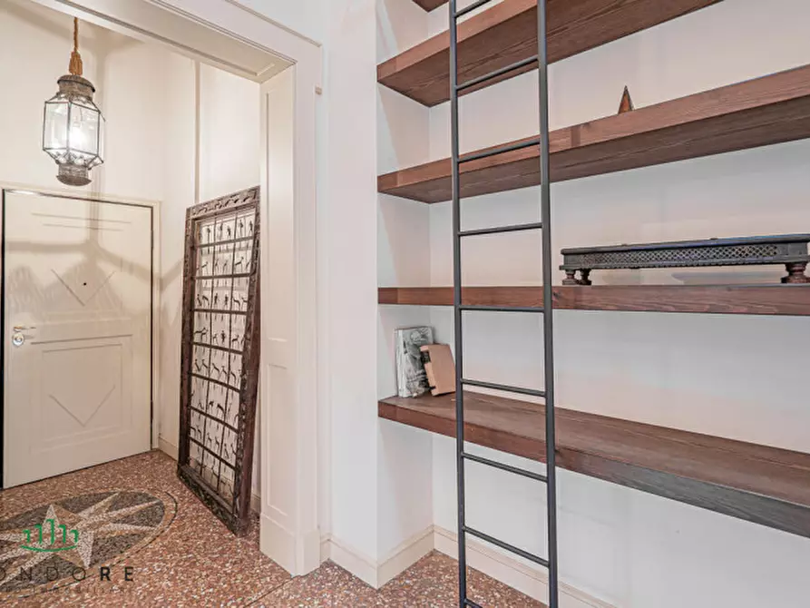 Immagine 4 di Appartamento in vendita  in Via Castiglione a Bologna