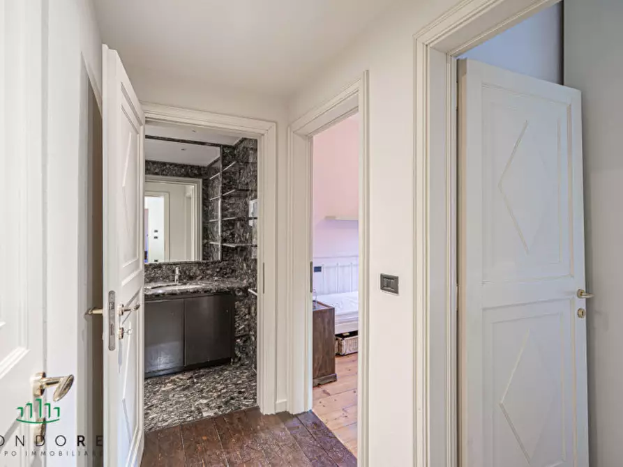 Immagine 45 di Appartamento in vendita  in Via Castiglione a Bologna