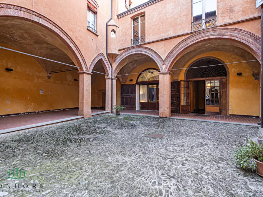 Immagine 72 di Appartamento in vendita  in Via Castiglione a Bologna