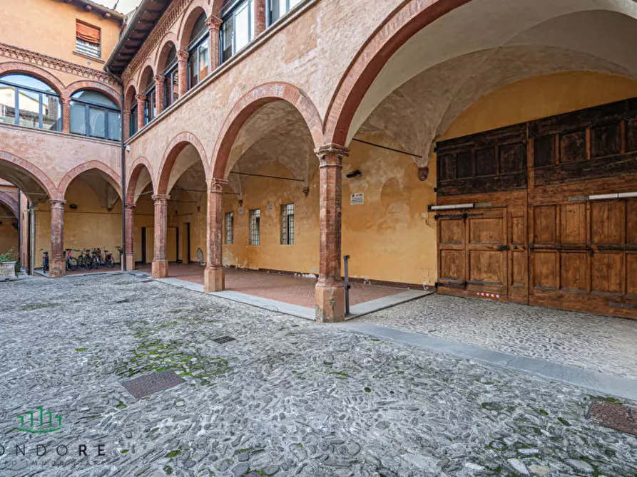 Immagine 73 di Appartamento in vendita  in Via Castiglione a Bologna