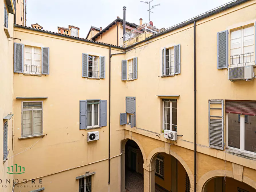 Immagine 30 di Appartamento in vendita  in Via Castiglione a Bologna