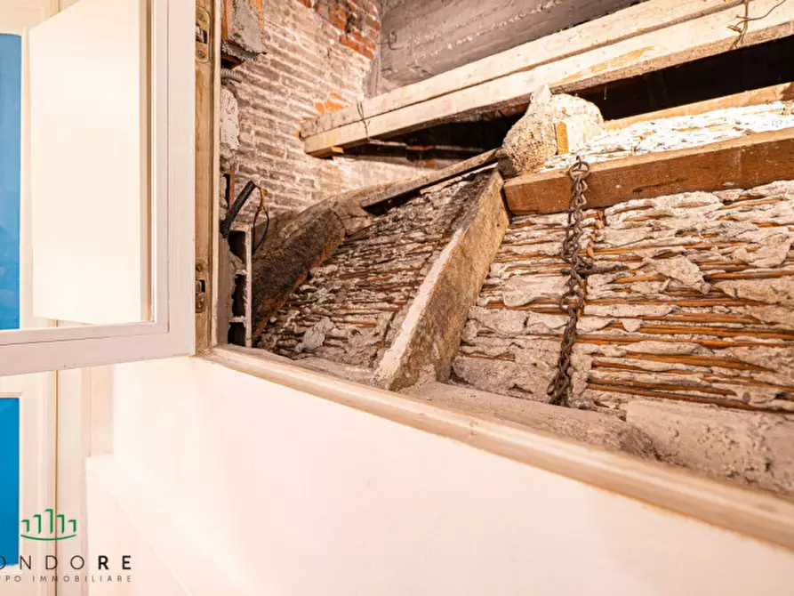 Immagine 46 di Appartamento in vendita  in Via Castiglione a Bologna
