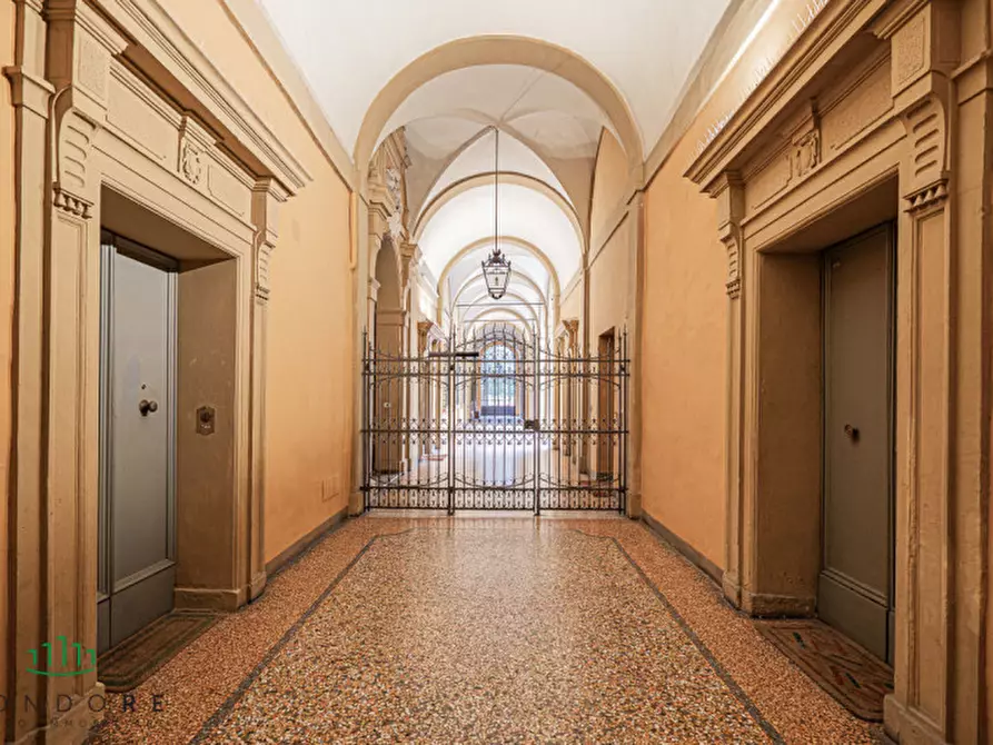 Immagine 53 di Appartamento in vendita  in Via Castiglione a Bologna
