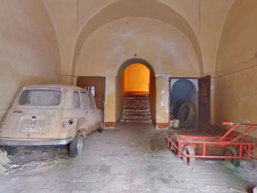 Immagine 3 di Palazzo in vendita  in Piazza Ignazio Ciaia a Fasano