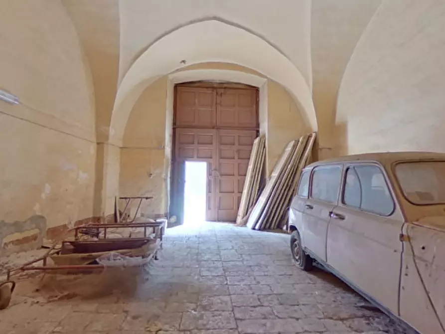 Immagine 4 di Palazzo in vendita  in Piazza Ignazio Ciaia a Fasano