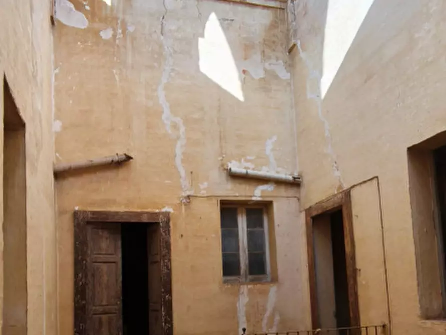 Immagine 7 di Palazzo in vendita  in Piazza Ignazio Ciaia a Fasano