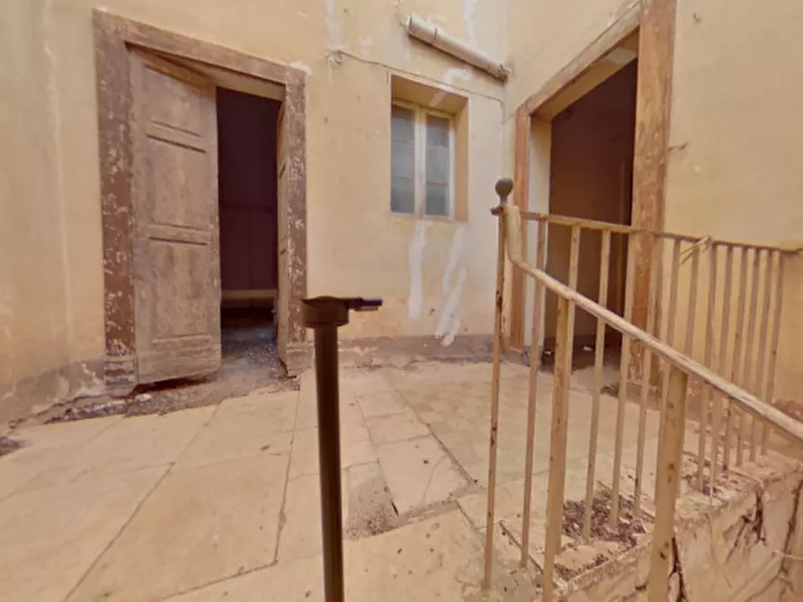 Immagine 8 di Palazzo in vendita  in Piazza Ignazio Ciaia a Fasano