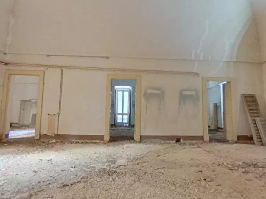 Immagine 11 di Palazzo in vendita  in Piazza Ignazio Ciaia a Fasano
