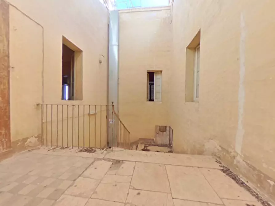 Immagine 13 di Palazzo in vendita  in Piazza Ignazio Ciaia a Fasano