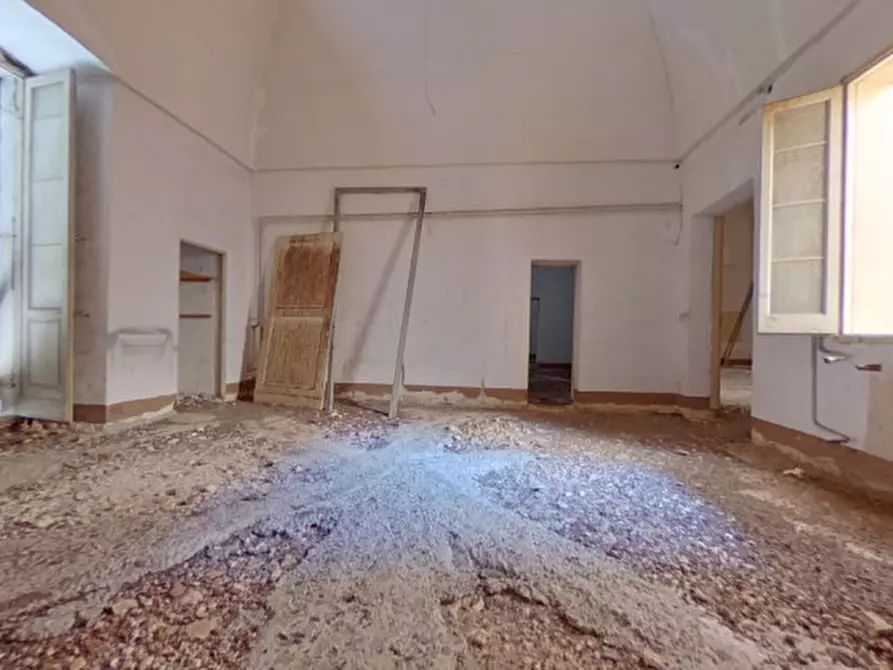 Immagine 15 di Palazzo in vendita  in Piazza Ignazio Ciaia a Fasano
