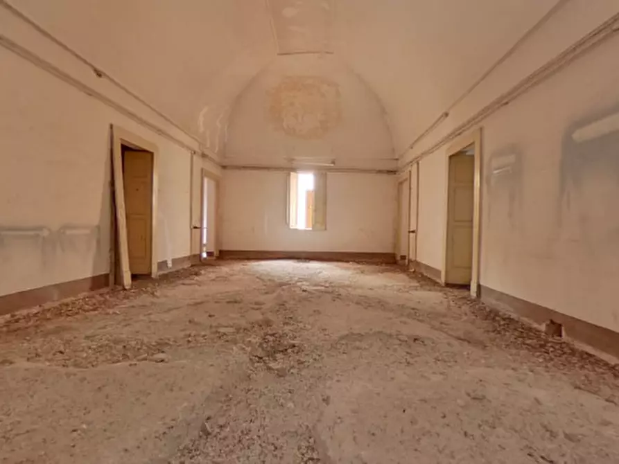 Immagine 20 di Palazzo in vendita  in Piazza Ignazio Ciaia a Fasano