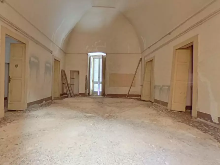 Immagine 21 di Palazzo in vendita  in Piazza Ignazio Ciaia a Fasano