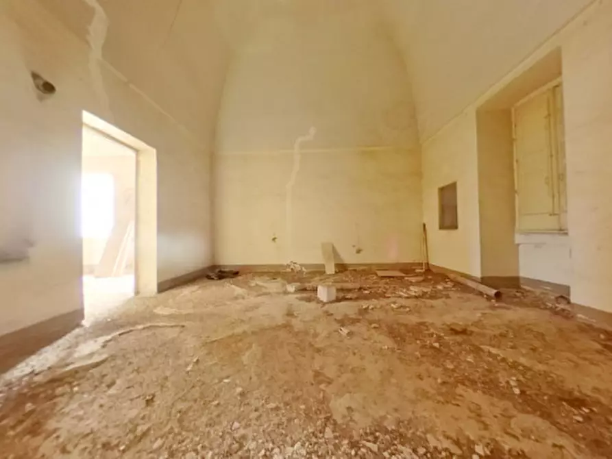 Immagine 25 di Palazzo in vendita  in Piazza Ignazio Ciaia a Fasano