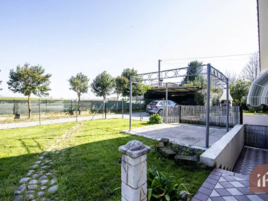 Immagine 26 di Villa in vendita  in Via Argine destro del Piovego, 44 a Noventa Padovana