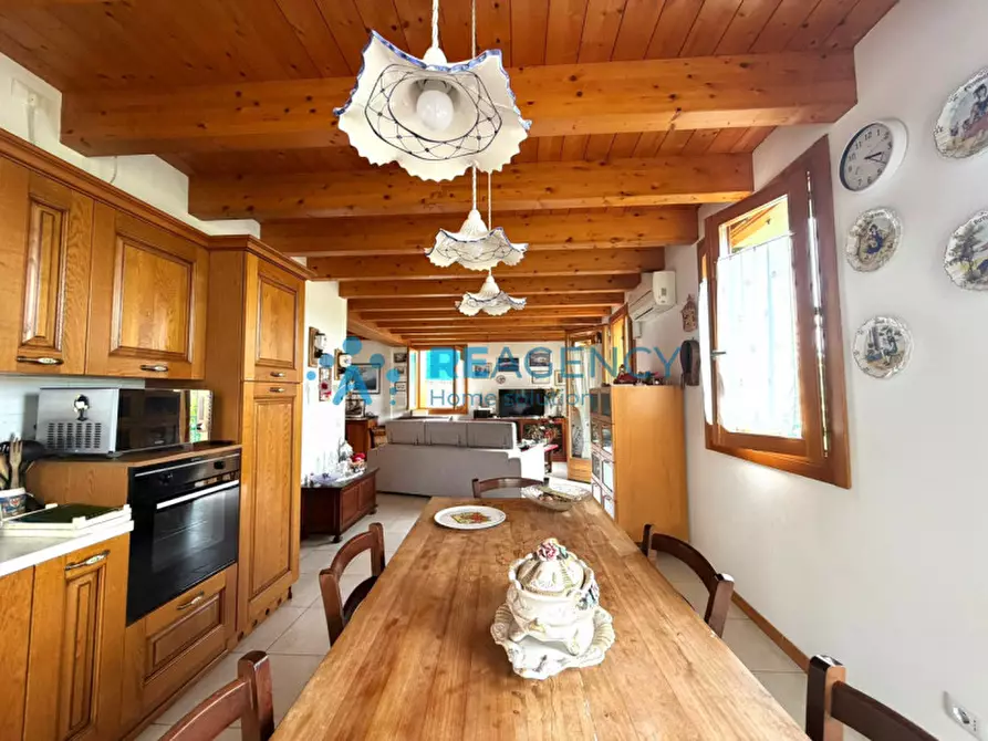 Immagine 7 di Casa indipendente in vendita  a Costabissara
