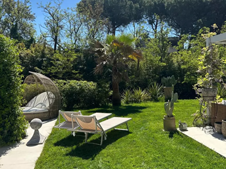 Immagine 3 di Villa in vendita  in Viale Milano 33 a Cervia