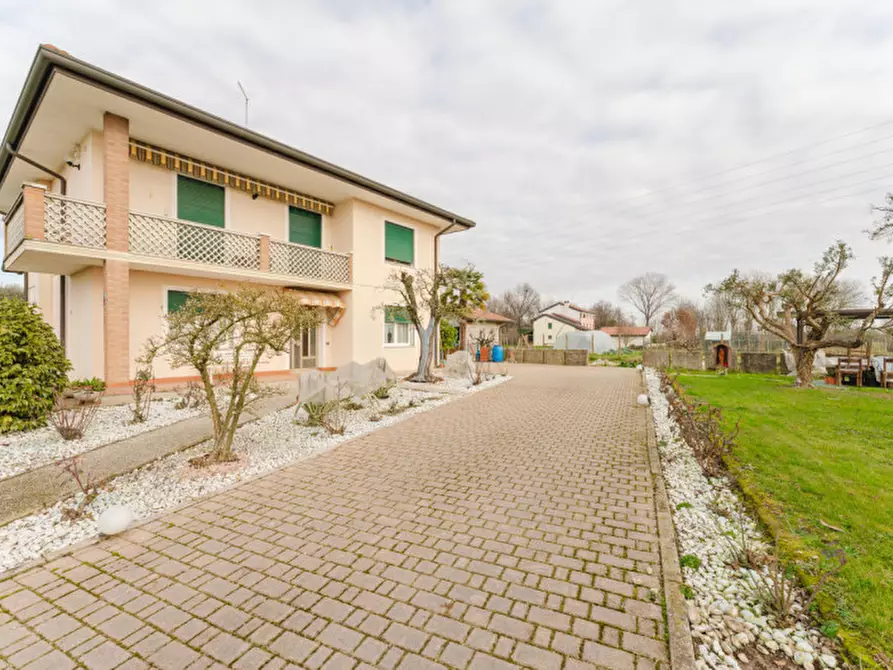 Immagine 1 di Casa bifamiliare in vendita  in Via Montegrappa a San Giorgio In Bosco