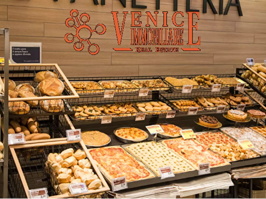 Immagine 2 di Attività commerciale in vendita  a Venezia