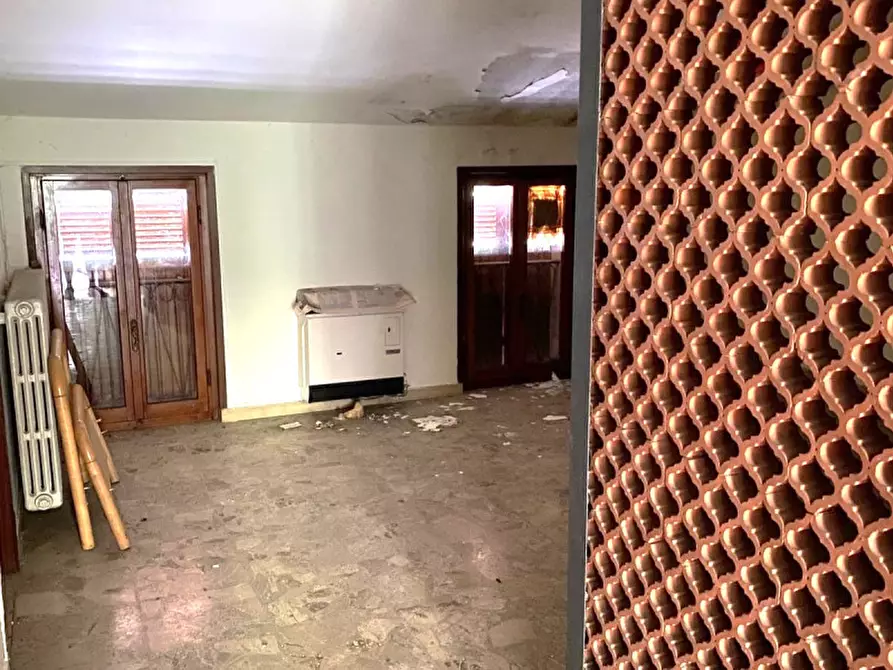 Immagine 3 di Palazzo in vendita  in Via Folletto 3 a Caino