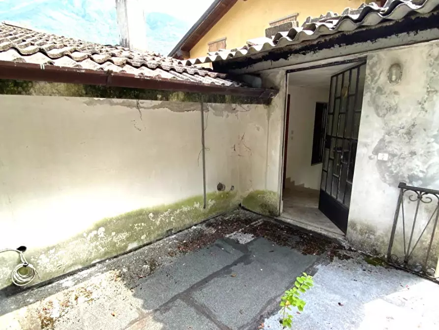 Immagine 8 di Palazzo in vendita  in Via Folletto 3 a Caino