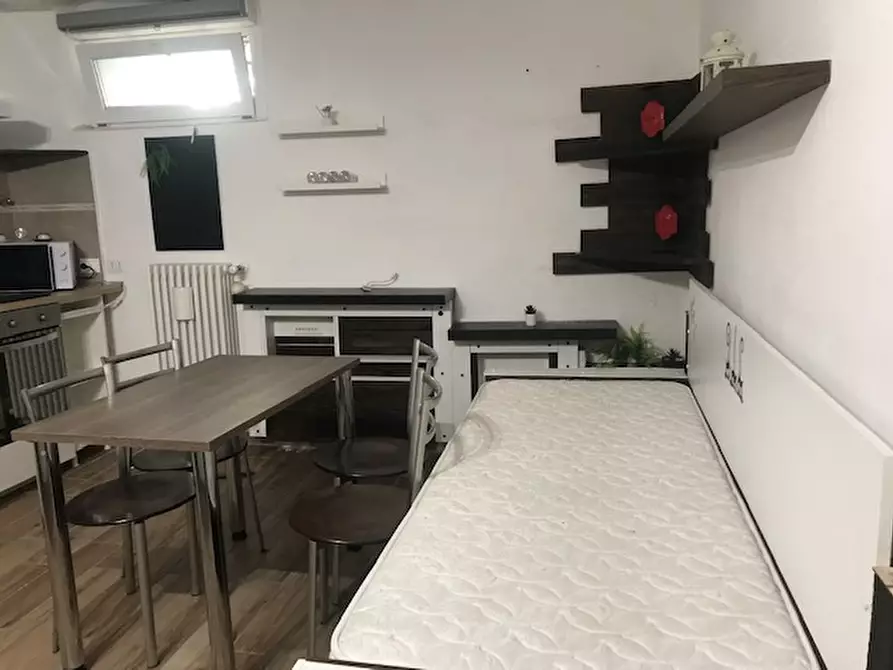 Immagine 2 di Monolocale in vendita  in Via carracci 2 a Bologna