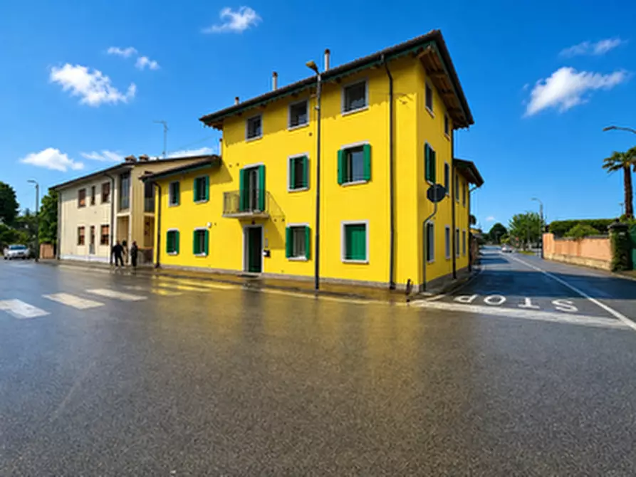 Immagine 1 di Palazzo in vendita  in Via Roma 17 a Palazzolo Dello Stella