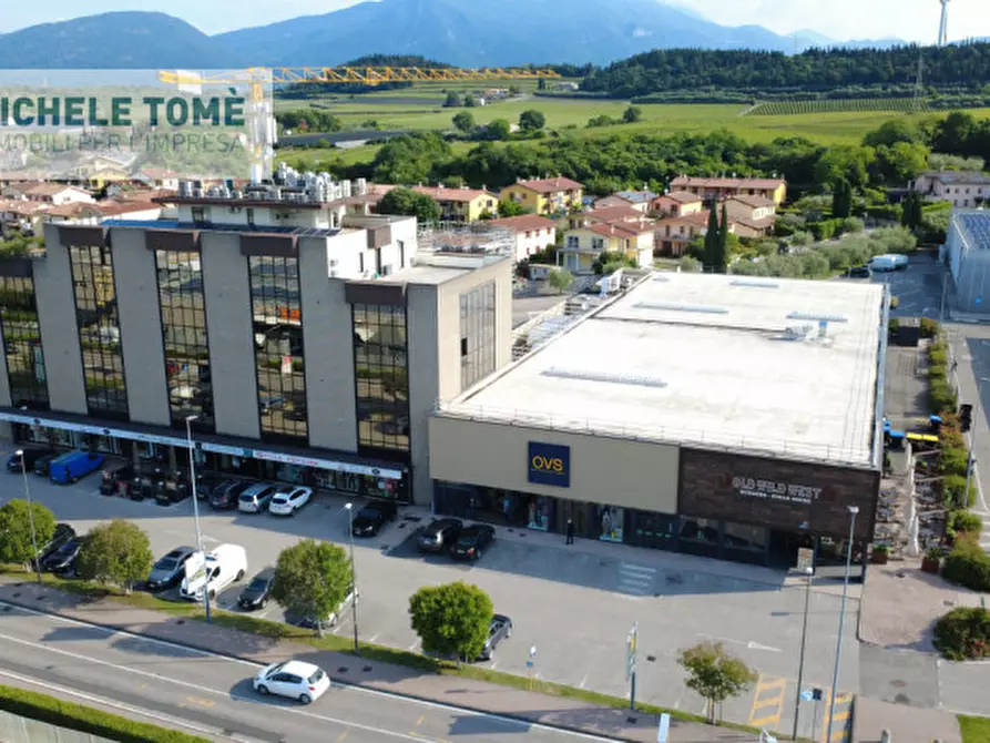 Immagine 25 di Ufficio in affitto  in via pascoli a Affi