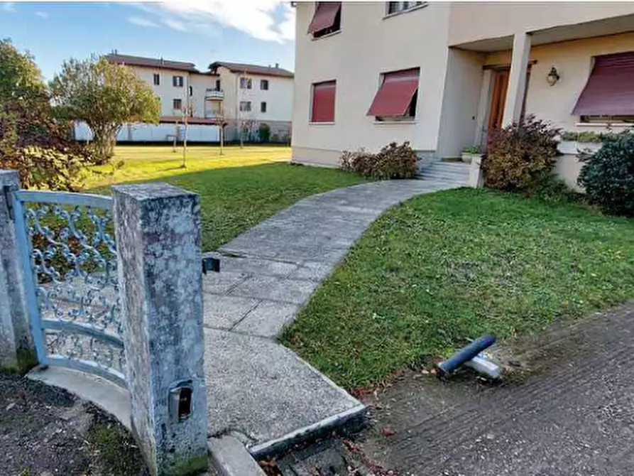 Immagine 2 di Casa bifamiliare in vendita  in Via Maino, 7 a Fiume Veneto