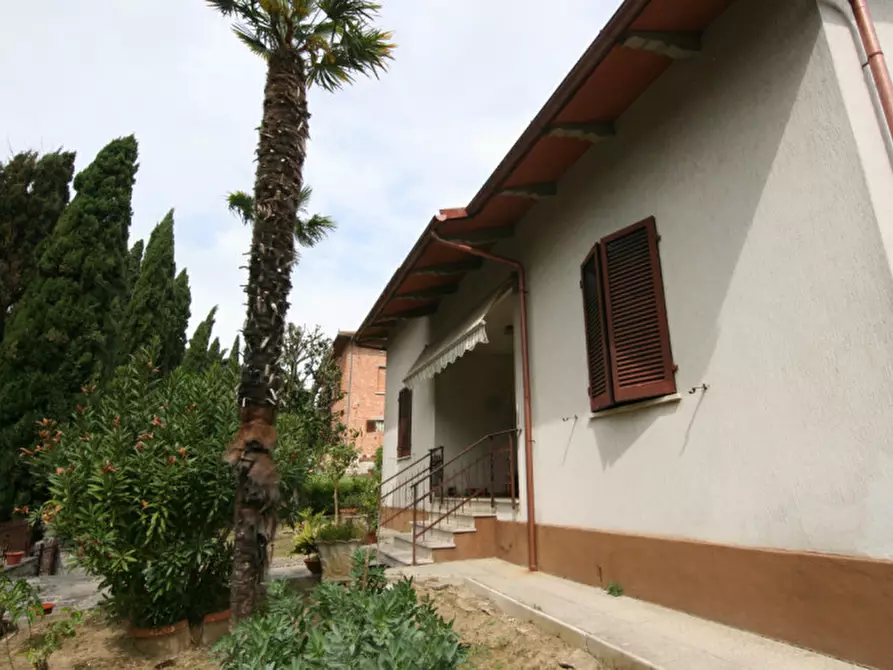 Immagine 2 di Casa indipendente in vendita  a Foiano Della Chiana
